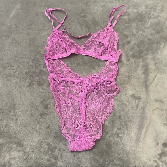 New! Victoria’s Secret Very Sexy Unlined Cutout Lace Bodysuit 4392 - Picture 4 of 7